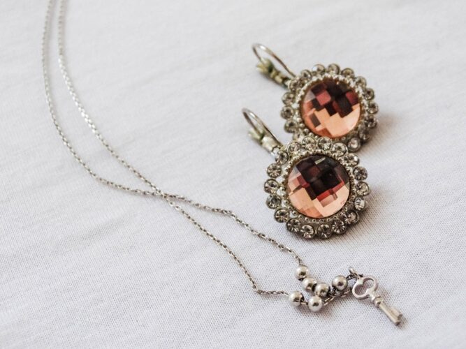 Room Service Paris : une approche du bijou en dehors des cadres