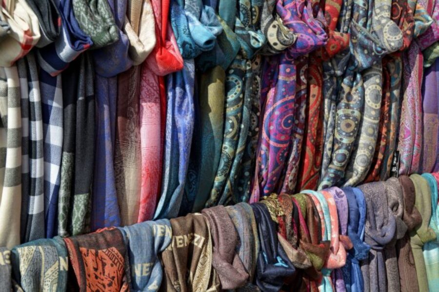scarf-2898730_1920