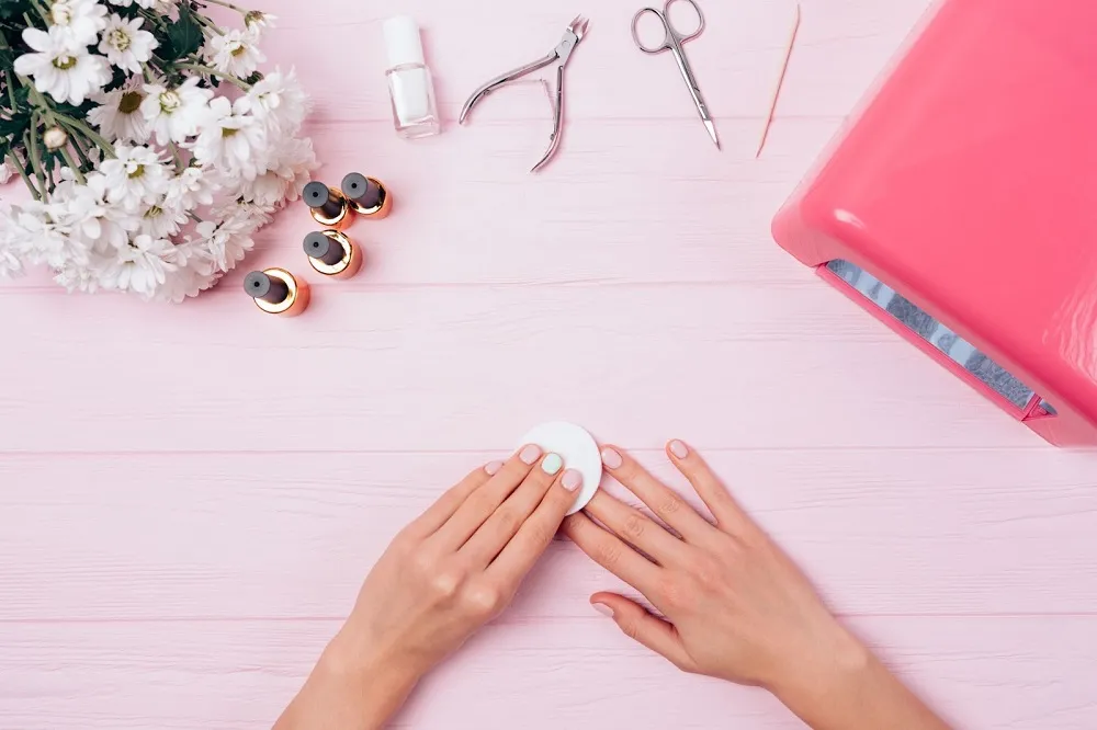 application vernis semi-permanent