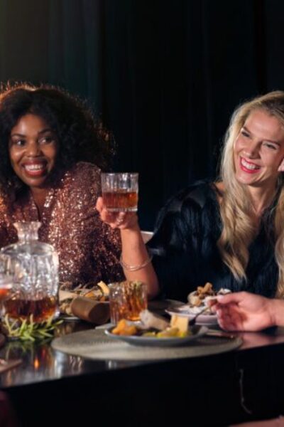 5_looks_infaillibles_pour_briller_lors_d_un_cocktail_professionnel