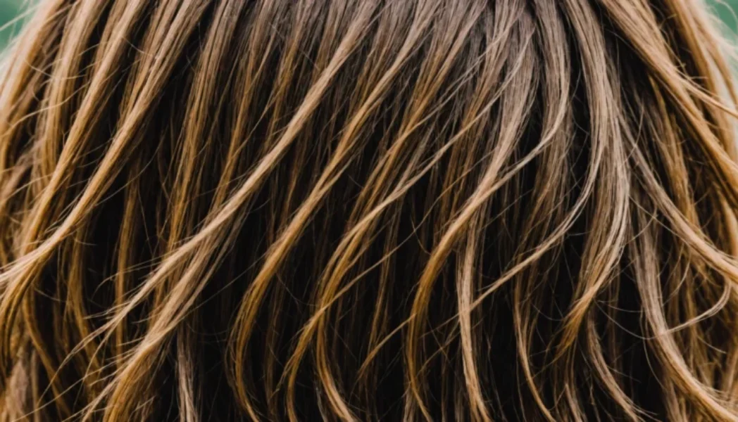Cheveux_rêches_:_l’impact_insoupçonné_de_l_eau_calcaire_sur_votre_chevelure