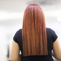 Frange_rideau_cheveux_lisses_:_est_ce_compatible_?