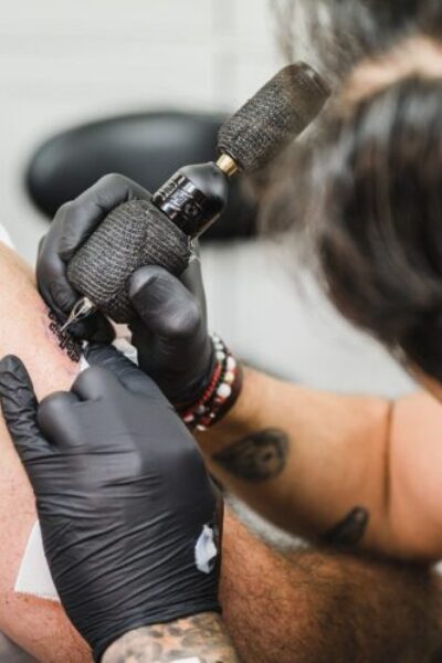 Inspirations_féminines_:_les_tatouages_romantiques_à_faire_en_couple