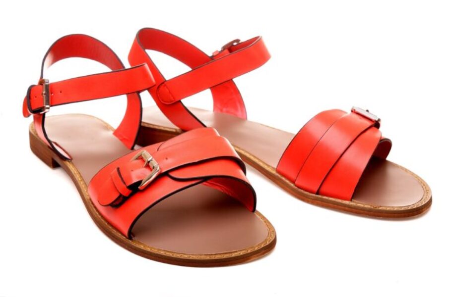 Les_sandales_pour_femmes_:_accessoire_indispensable_pour_la_saison_estivale