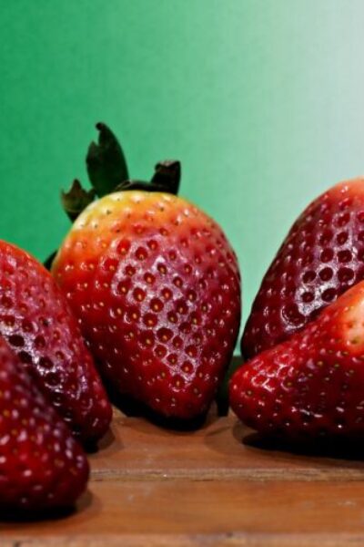 Réutilisez_vos_queues_de_fraises_pour_un_sirop_maison:_La_recette_cosmétique_que_toute_femme_devrait_connaître!_