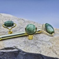 Vrai_versus_Faux_:_Le_petit_manuel_des_femmes_pour_distinguer_un_authentique_rouleau_de_jade