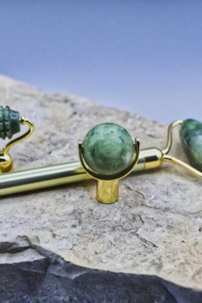 Vrai_versus_Faux_:_Le_petit_manuel_des_femmes_pour_distinguer_un_authentique_rouleau_de_jade