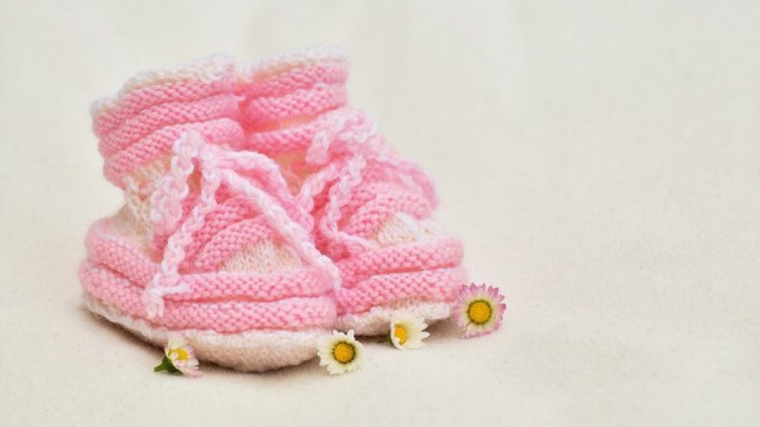 Faire-part de naissance pour une fille : les tendances et nos conseils avisés